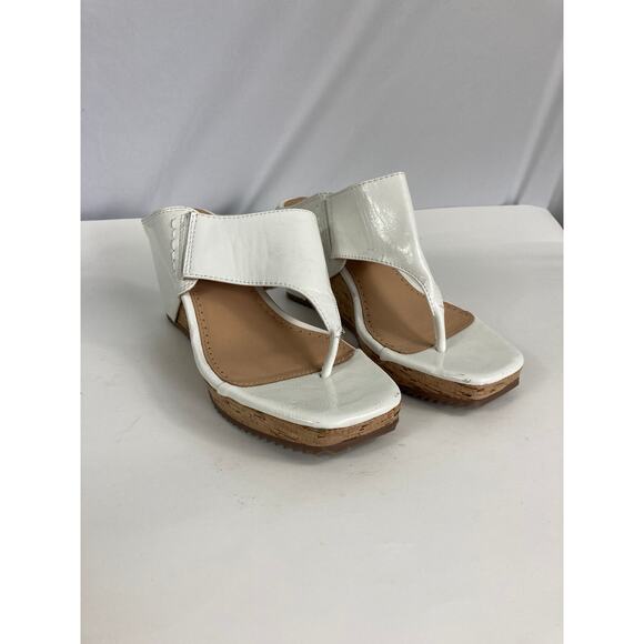Adrienne Vittadini Chee Platform Wedge Thong Sandal in white Size 7 - Picture 2 of 5